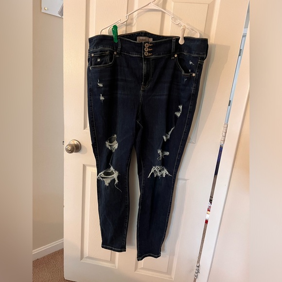 Like New Torrid Super Soft Distressed Jeggings size 22R - Picture 5 of 5